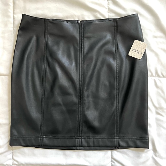 Free People black faux leather skirt - Picture 4 of 6